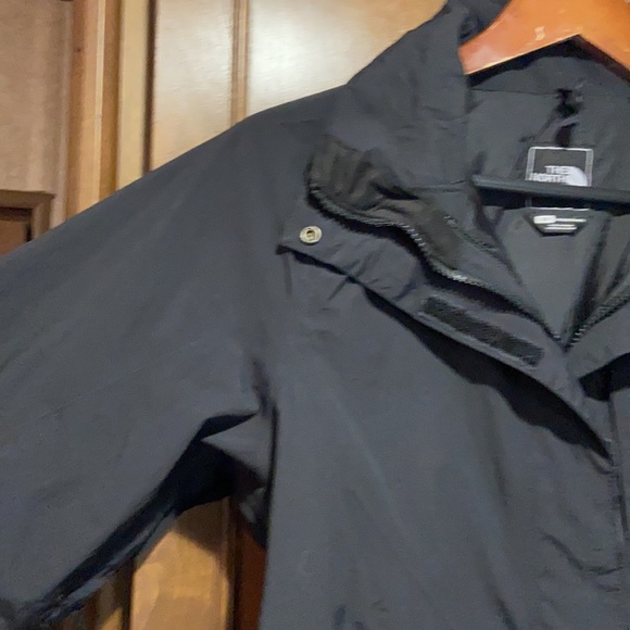 1221 The North Face - Hyvent Jacket_FLAW Pricing_NO DISCOUNTS - Picture 2 of 13